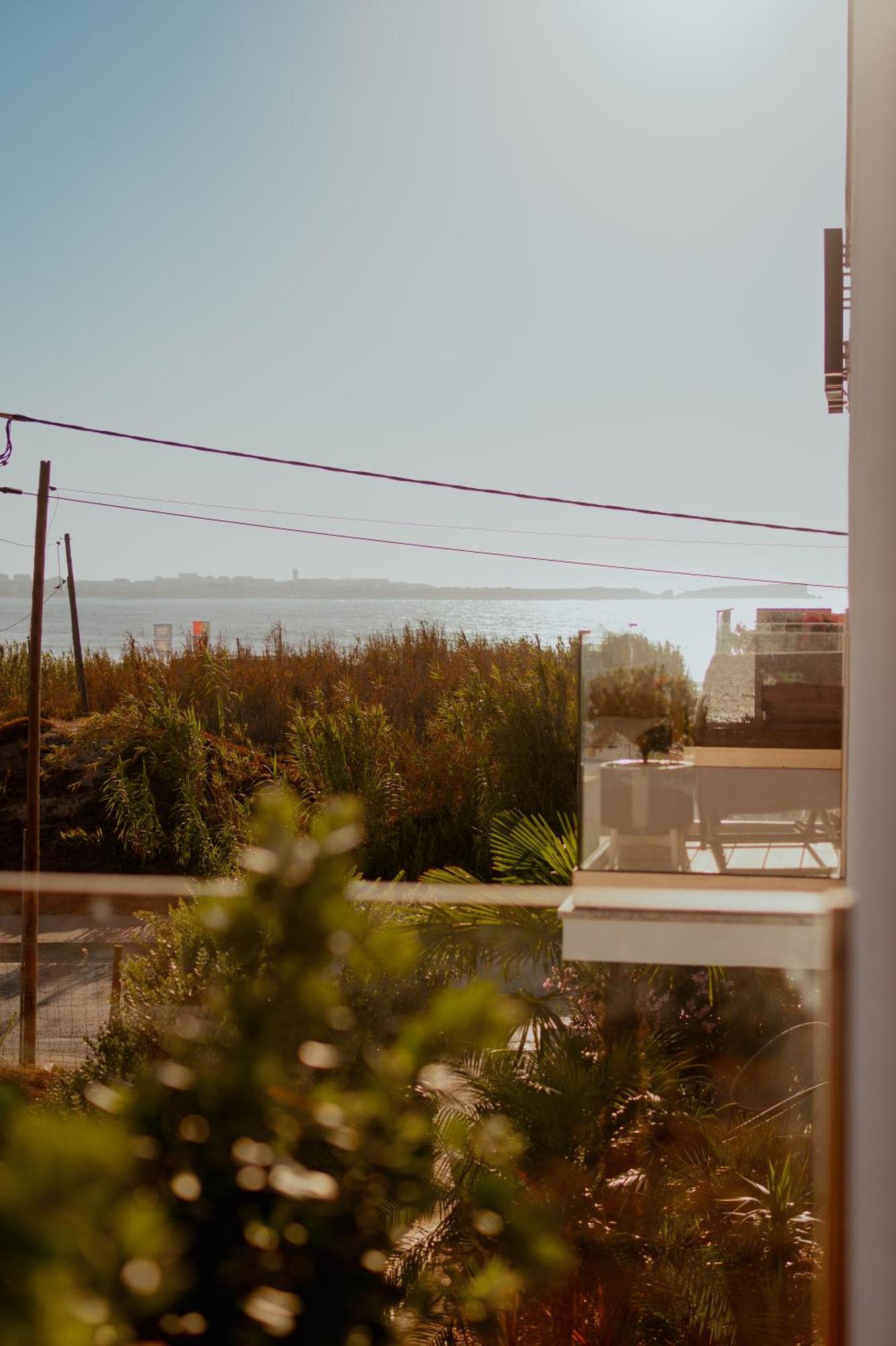 The Salty Pelican Yoga & Surf Retreat Peniche Habitación foto